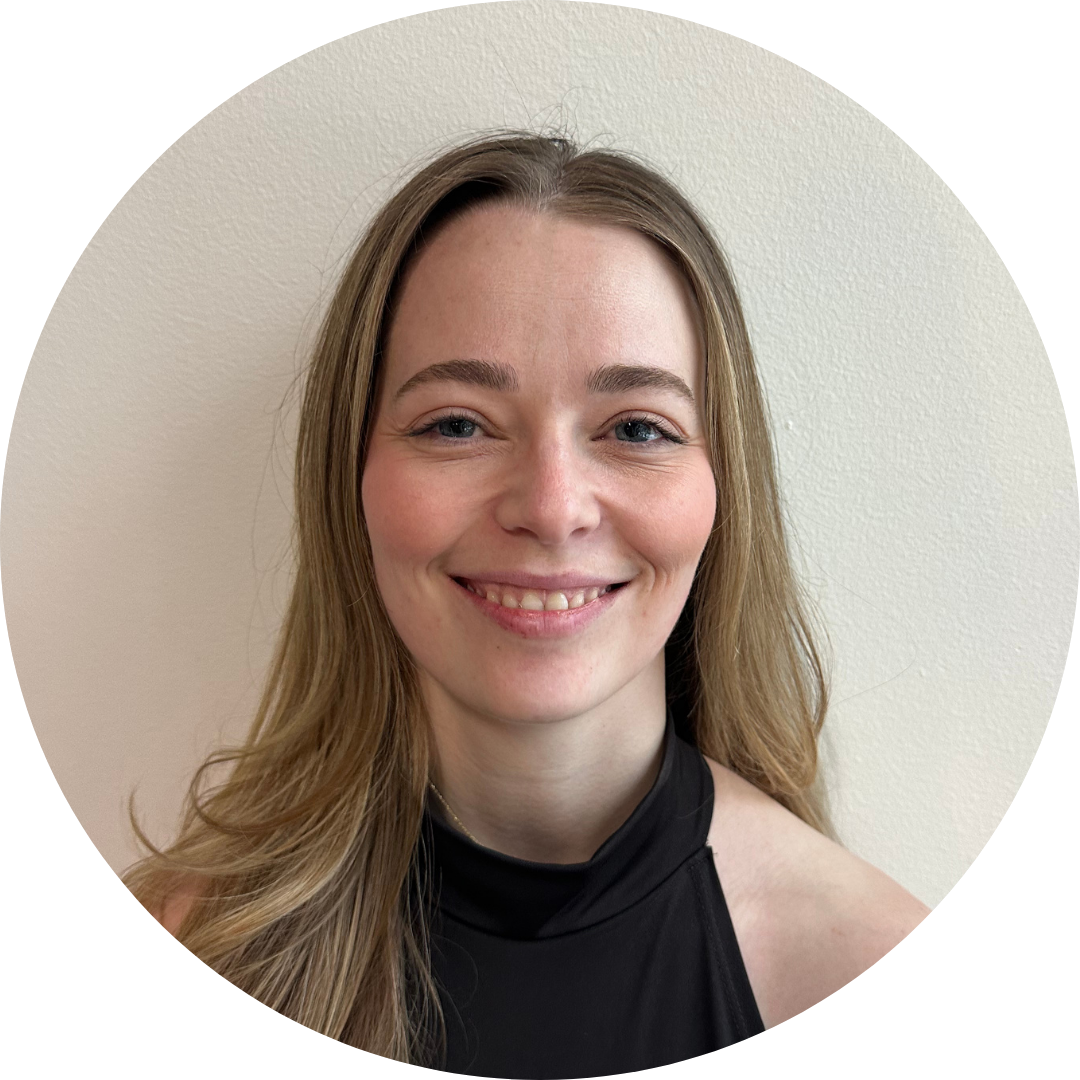 Dana instructor at pole republic, teacher of aerial silks in copenhagen